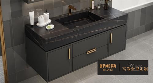 下水問題:水池四方切割成平面,與淺口的長方形狀盒相同,底部未傾斜度,水極易堆積。 下水問題:水池四方切割成平面,與淺口的長方形狀盒相同,底部未傾斜度,水極易堆積。