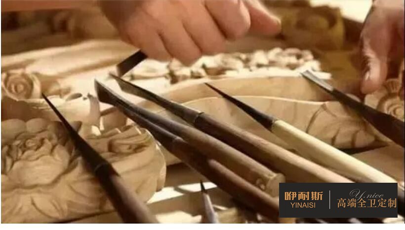 第四步:刮磨。將花紋邊緣有毛刺的地方刮磨平滑。 第四步:刮磨。將花紋邊緣有毛刺的地方刮磨平滑。