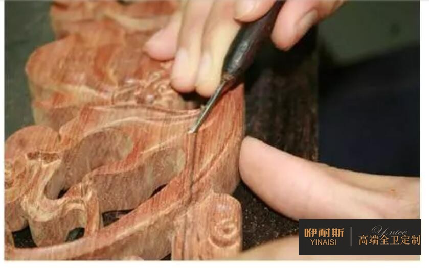 第二步:打坯。每一道細節都精心雕琢而成,一厘米的寬度就有一公分的深度。 第二步:打坯。每一道細節都精心雕琢而成,一厘米的寬度就有一公分的深度。
