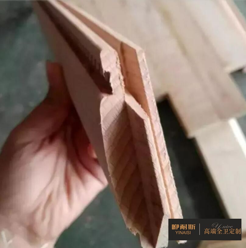 第七步:出榫機。使木塊具備特有的準頭結構制作出一種古典效果,以便木塊之間更為緊密的連接。 第七步:出榫機。使木塊具備特有的準頭結構制作出一種古典效果,以便木塊之間更為緊密的連接。