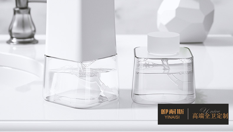 WIMAHA則采用了自由替換的設計,用完原裝的洗手液可以加自己家的進去! WIMAHA則采用了自由替換的設計,用完原裝的洗手液可以加自己家的進去!