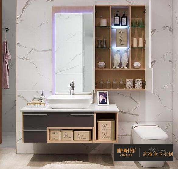 開放式存儲是一種日益增長的浴室趨勢，不管是小戶型還是大戶型都適用。