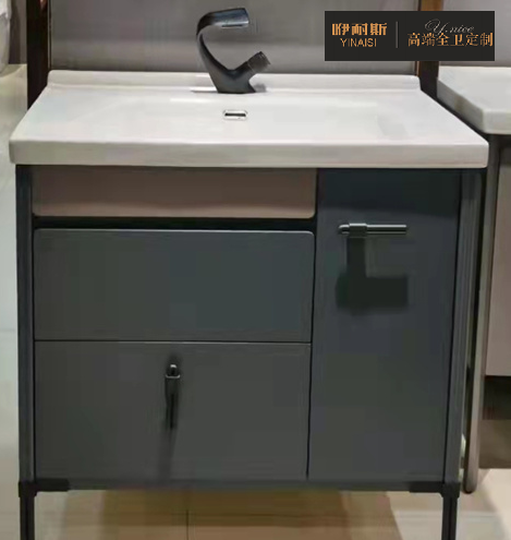 浴室柜主柜安裝完成 浴室柜主柜安裝完成